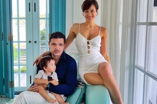 MC Phương Mai: Tôi đi ăn với bạn nam, chồng rủ luôn nhóm bạn đặt bàn bên cạnh
