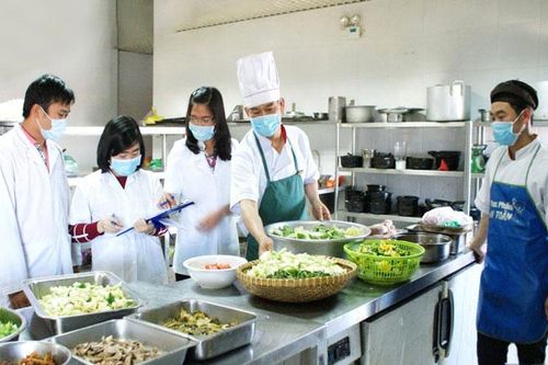 14 quận, huyện được chấm điểm xuất sắc trong công tác an toàn thực phẩm