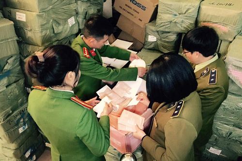 Tạm giữ 5 tấn mặt nạ mỹ phẩm dưỡng da không rõ nguồn gốc