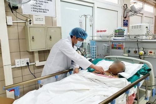 Uống nhầm tinh dầu quế, người đàn ông bị ngộ độc