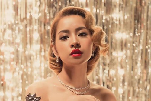Giữa cơn bão chê bai giọng hát, Chi Pu bất ngờ được khen ứng xử quá khéo léo