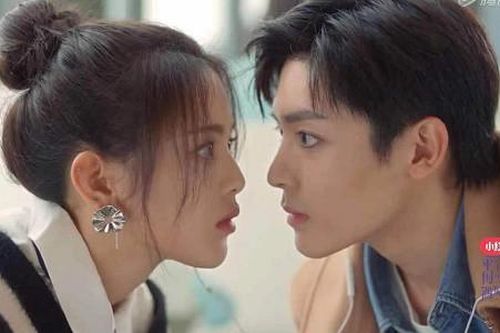 Hầu Minh Hạo - Dương Siêu Việt bỗng được fan nhiệt liệt 'đẩy thuyền' vì quá ngọt ngào