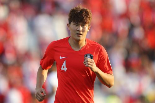 Trung vệ Hàn Quốc cao 1m90 được HLV Mourinho săn đón