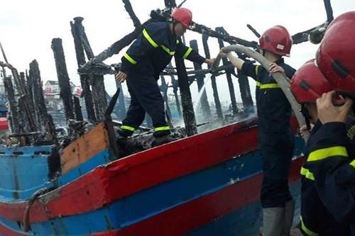 Quảng Ngãi: Cháy tàu cá thiệt hại hơn 4 tỷ đồng