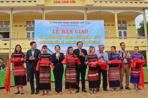 Bình Định: Lễ bàn giao hệ thống điện năng lượng mặt trời tại làng Canh Tiến