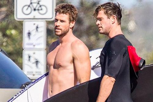 Liam Hemsworth luôn khóc khi xem 'Titanic'
