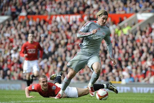 Torres và ngày ác mộng với trung vệ của MU