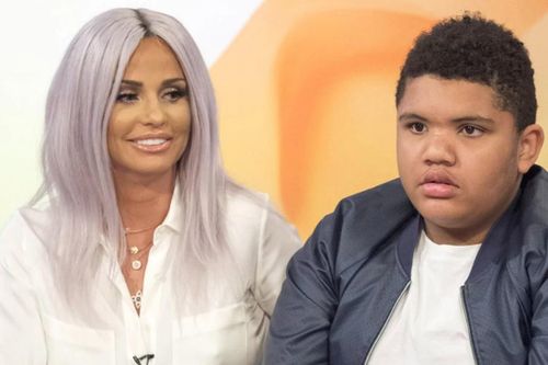 Katie Price đau lòng khi phải sống xa con trai tự kỷ