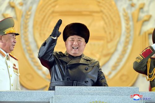 Cận cảnh vũ khí 'mạnh nhất thế giới' của Triều Tiên tại lễ duyệt binh mừng Đại hội Đảng