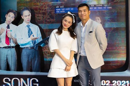 Nhã Phương - Trương Thế Vinh thân thiết sau khi đóng cặp trong 'Song song'