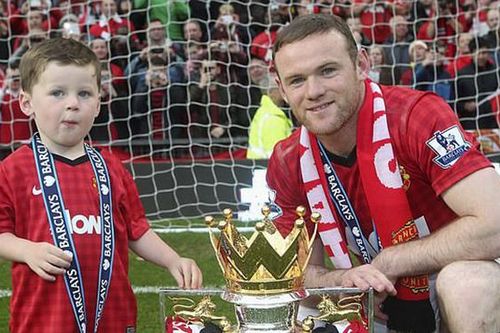 Rooney chính thức treo giày sau 19 năm thi đấu