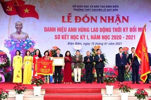 Trường THPT chuyên Lê Quý Đôn đón nhận danh hiệu Anh hùng Lao động thời kỳ đổi mới