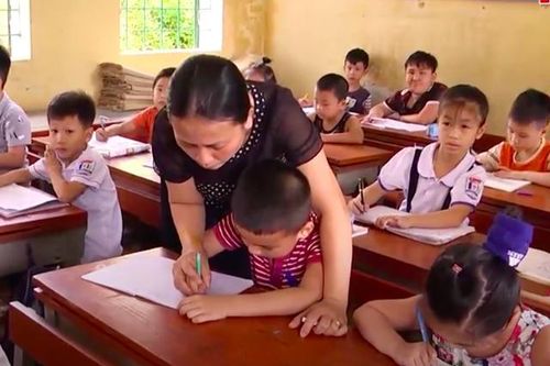 Triển khai CTSGK mới lớp 1 ở vùng khó: Giáo viên sáng tạo, nỗ lực