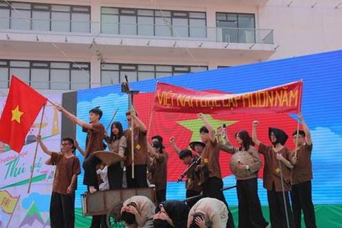Nhân vật văn học 'sống lại' trên sân khấu trường học
