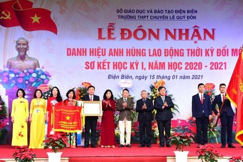 Điện Biên: Trường THPT chuyên Lê Quý Đôn đón nhận danh hiệu Anh hùng Lao động