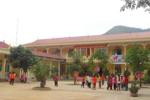 Hà Giang: 100 học sinh nghi bị ngộ độc thực phẩm sau khi ăn đồ từ thiện