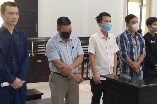 Ly kỳ vụ 'hô biến' người ngoại quốc thành… người Việt