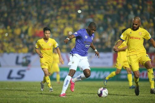 Cả V-League sững sờ nhìn Nam Định quật ngã Hà Nội tại Thiên Trường