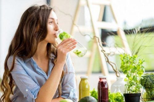 Làm sạch cơ thể tự nhiên bằng bơ, dứa và rau củ có sẵn trong nhà