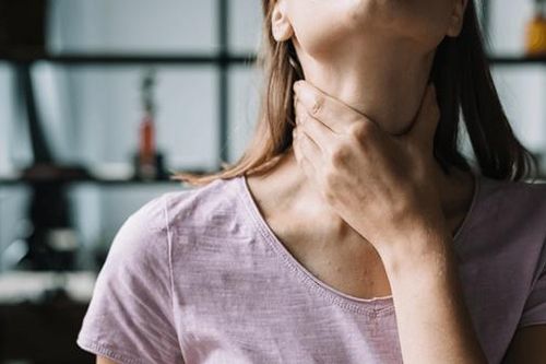 Dấu hiệu nhận biết và các giai đoạn của ung thư thanh quản