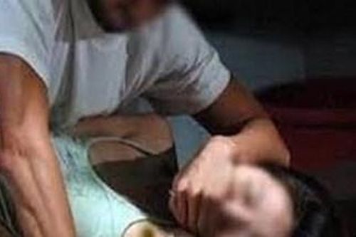 Bé gái bị gã đàn ông U50 cho 10.000 đồng rồi giở trò đồi bại