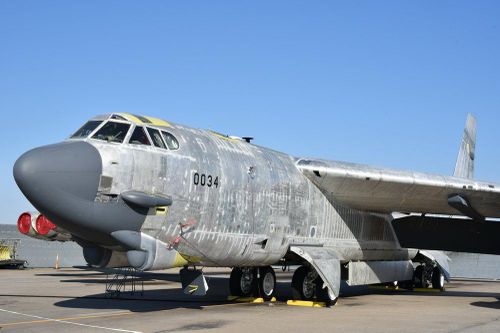 Mỹ hồi sinh cùng lúc 2 oanh tạc cơ B-52 từ 'nghĩa địa'