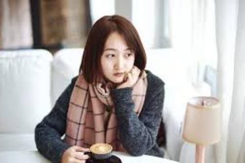 Bạn gái của anh trai lúng túng thừa nhận nghề nghiệp của mình khiến cả nhà tôi 'đứng hình'