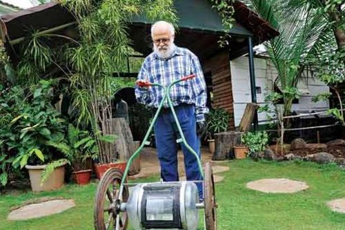 Người đàn ông tự nhốt mình với 72 con rắn kịch độc suốt 72 giờ vì lý do này