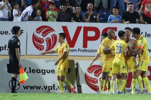 Mở màn V.League 2021 đụng Hà Nội FC, Nam Định có sợ trọng tài 'đè'?
