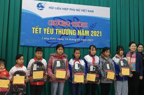 Mang 'Tết yêu thương' đến với phụ nữ và trẻ em khó khăn ở Lạng Sơn
