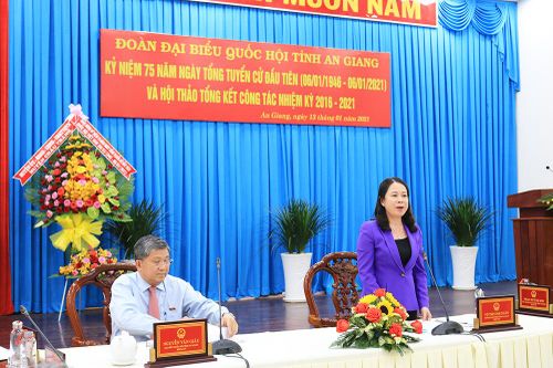 Lời cảm ơn và lời hứa trong 'Hội nghị Diên Hồng'