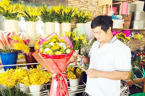 Những chàng trai cắm hoa làm đẹp cho đời