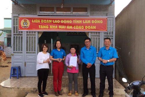 Trao tặng Mái ấm Công đoàn cho 3 công nhân, lao động nghèo