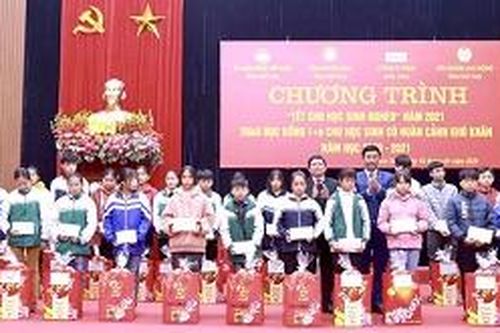Tổng kết công tác khuyến học và trao học bổng, quà Tết cho học sinh nghèo huyện Thanh Sơn
