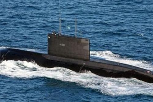 Tàu ngầm tự chế của Iran lần đầu phóng ngư lôi trúng mục tiêu