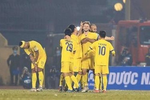 Khai màn V.league 2021: Địa chấn sân Thiên Trường