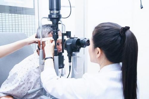 Vẩn đục dịch kính - khi nào cần đến bác sĩ?