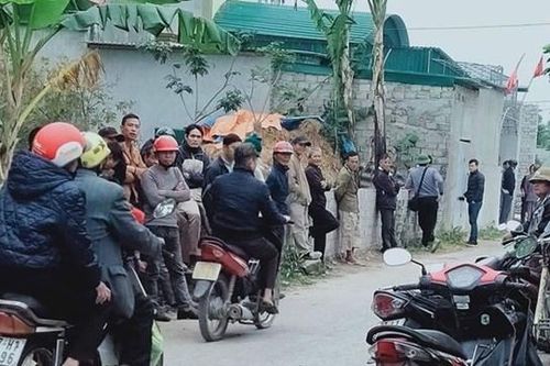 Nghệ An: Chồng ôm con chết cháy trong phòng tắm, vợ nguy kịch với nhiều vết thương nặng