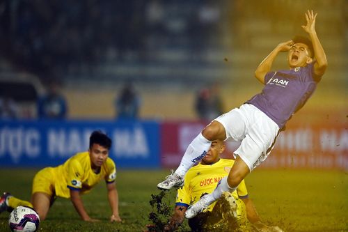 CLB Hà Nội sụp đổ trên sân Thiên Trường