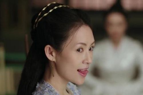 Chương Tử Di bị chỉ trích 'cưa sừng làm nghé'