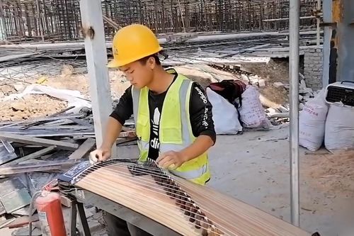 Anh công nhân nổi tiếng nhờ tài chơi đàn tranh