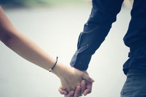 Ngồi tù vì đi thuê... bạn gái