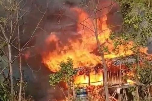 Yên Bái: Ngôi nhà bị thiêu rụi do chập điện