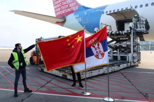 Serbia nhận một triệu liều vắc xin Covid-19 của Trung Quốc