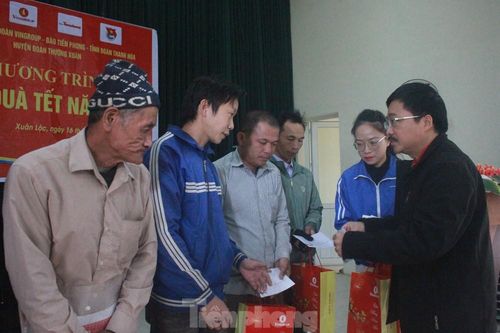 Tập đoàn Vingroup mang Tết sớm đến cho các hộ nghèo miền núi Thanh Hóa
