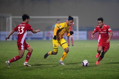 Đương kim vô địch Viettel bại trận, V-League sôi động không tưởng