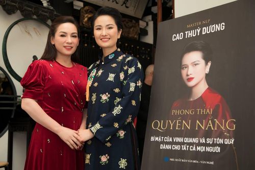 Kim Tuyến, Phi Nhung chúc mừng Cao Thùy Dương ra mắt sách