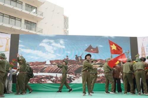 Học sinh THPT đổi mới cách học Văn, ôn Sử bằng… diễn kịch