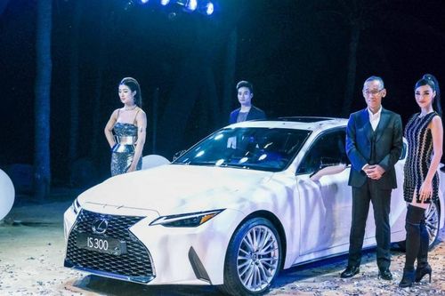 Xế sang Lexus IS 2021 giá từ 2,13 tỷ đồng vừa ra mắt có gì đặc biệt?