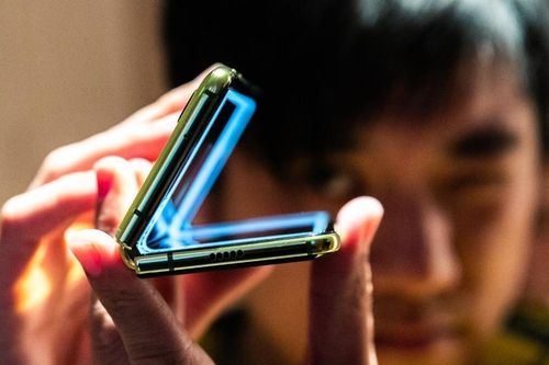 Bloomberg: Apple đang phát triển iPhone màn hình dẻo, chưa rõ thời điểm ra mắt